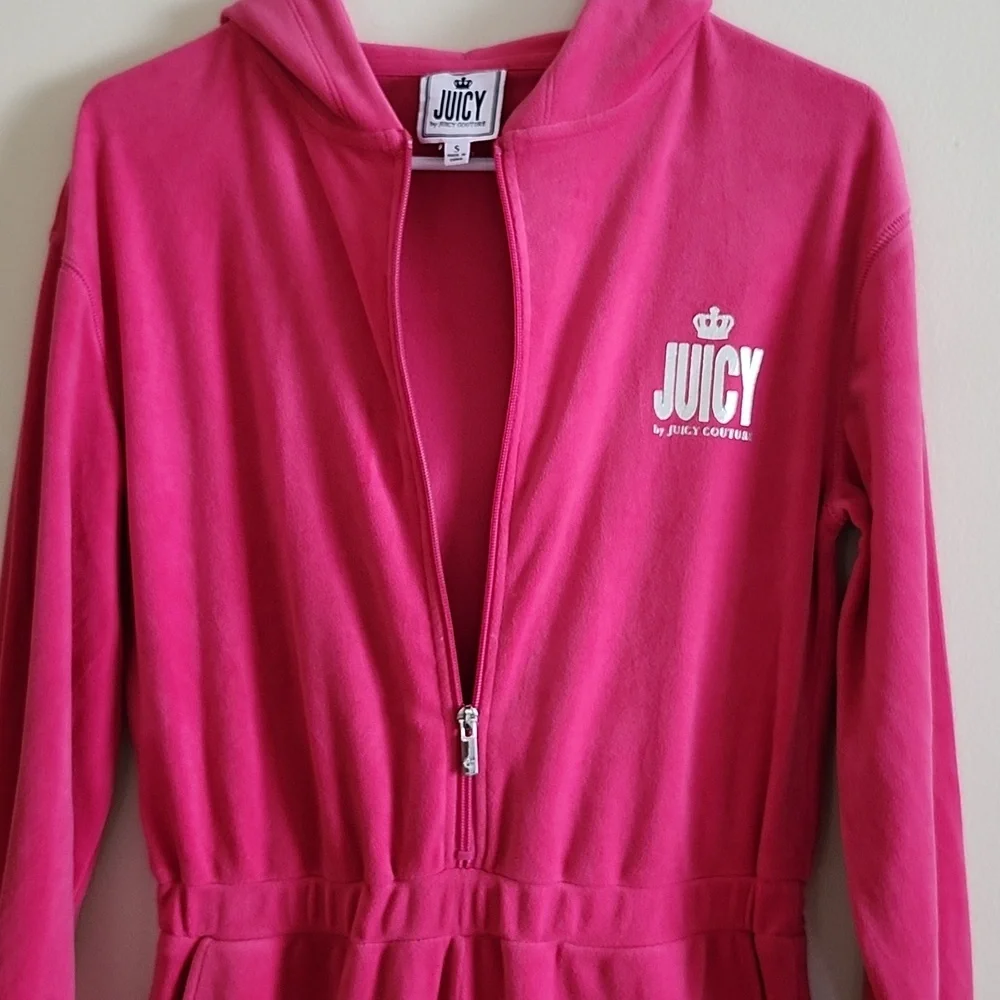 Juicy Couture Fuchsia Hooded Jumpsuit Jogger Front Zipper. Womens Small